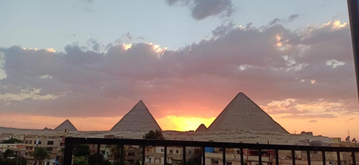 Carpet Alaadein Pyramids View Hotel Kafret el-Gabal Eksteriør billede